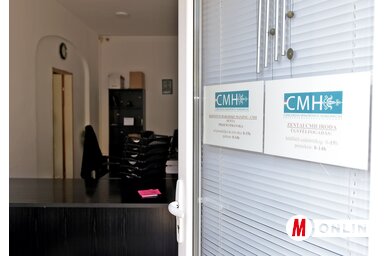 A CMH irodáiban segítenek a regisztrációval kapcsolatos ügyintézésben (Gergely Árpád felvétele)