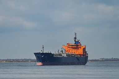 Olajszállító hajó a marseille-i kikötőben (Fotó: Beta/AP)