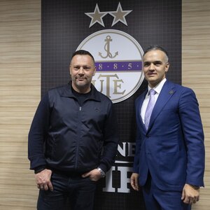 Dárdai Pál és Ratatics Péter elnök az Újpest székházában (Fotó: MTI)