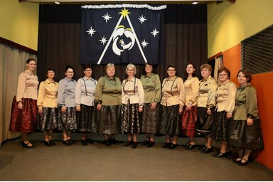 A Füzérfonó népdalkör tagjai a karácsonyi fellépésükön