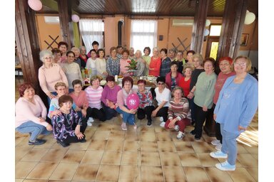 Az évfordulót ünneplők az adai nyugdíjas-egyesületben / Fotó: Csincsik Zsolt