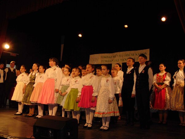 A művelődési műsor a himnusz éneklésével kezdődött