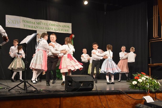A Kincsünk pici csoportja somogyi táncokkal lépett a színpadra