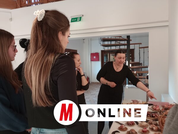 A foglalkozásvezető korábbi munkái nyomán különböző tájegységek tojásírási mintáit és technikáit is megismerhették a résztvevők