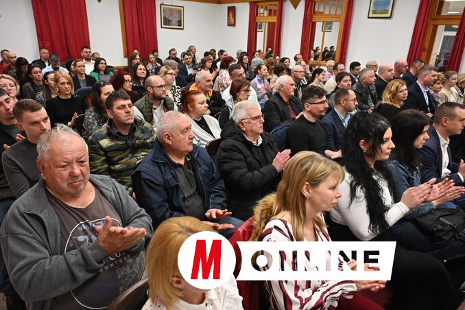 A VMSZ regionális lakossági fóruma tömegeket vonzott a helyi kultúrotthonba (Ótos András felvétele)