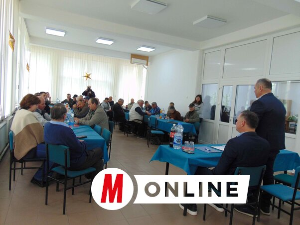 A tordai termelők érdeklődve figyeltek (Fotó: Vidács Hajalka)