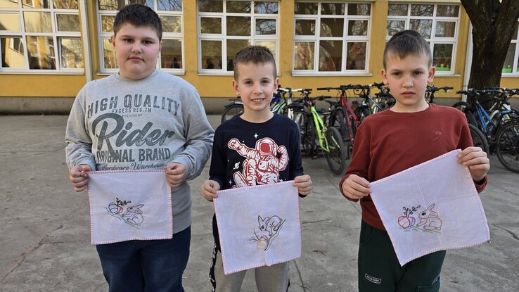 Büszkén mutatják elkészült munkáikat