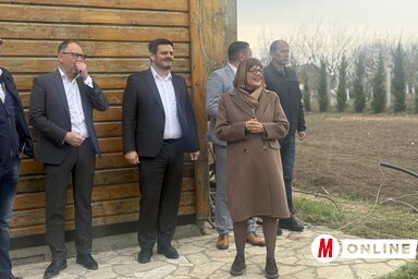 Maja Gojković és Vladimir Gak a kúlai önkormányzat képviselőivel (Fotó: Paraczky László)