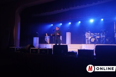 Fremond Árpád, az MNT elnöke köszöntötte az óbecsei közönséget (Fotó: Kancsár Izabella)