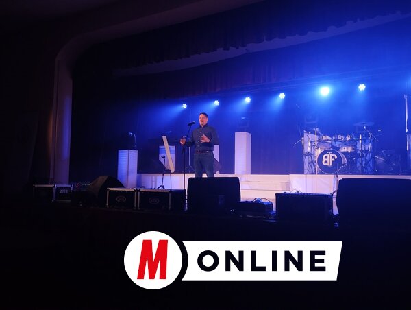 Fremond Árpád, az MNT elnöke köszöntötte az óbecsei közönséget (Fotó: Kancsár Izabella)