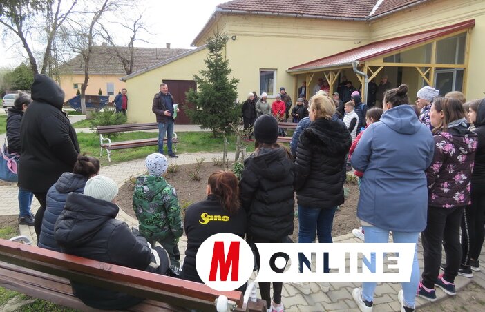 Az eligazítást Tóth Zoltán, a szajáni helyi közösség tanácselnöke tartotta meg (Fotó: Vidács Hajnalka felvétele)