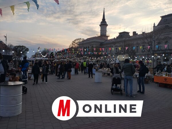 Az Éjszakai bazáron termelők és kézművesek mutatták be portékáikat (Fotó: Kancsár Izabella felvétele)