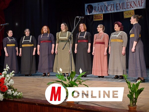 A moholi Csobolyó Népdalkör fellépése (Gergely József felvétele)