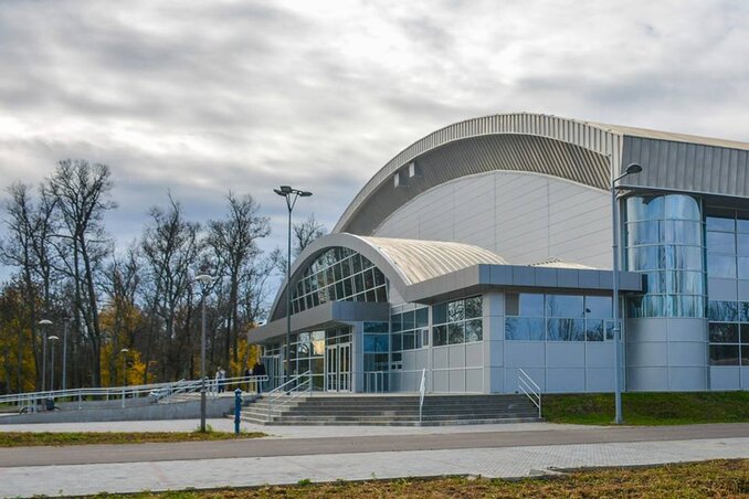 A terület egyik legfontosabb létesítménye ma a Sportcsarnok (Fotó: Sentainfo.org)