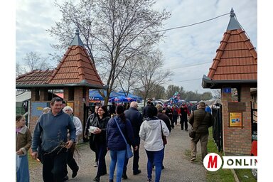 Az idei első, magyarkanizsai vásár vonzotta az embereket (Fotó: BJK)