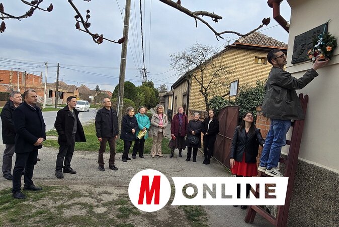 Koszorúzás a családi háznál