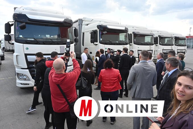 A Bata Kft. mintegy 30 évvel ezelőtt két kamionnal indult – ma már mintegy 60 kamionos flottával az egyik legjelentősebb áruszállítási vállalat (Fotó: Ótos András felvétele)