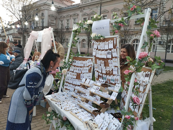 Az Éjszakai Bazáron egyedi tervezésű, kézzel készült ékszereket is vásárolhattak az érdeklődők