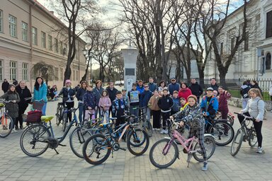 A biciklitúrán diákok, szülők és pedagógusok vettek részt (Fotó: Ökobecse Polgári Egyesület)