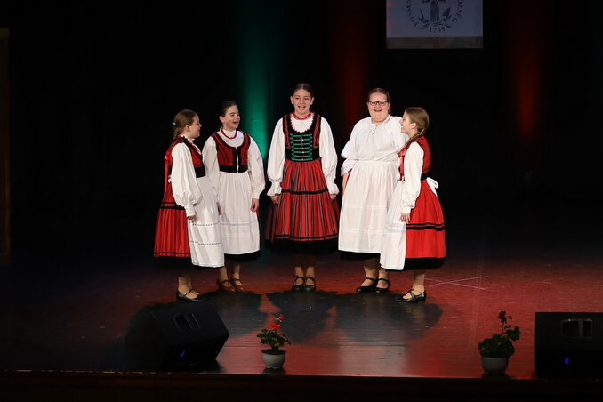 Vidám nóta a fiatal népdalcsoport előadásában