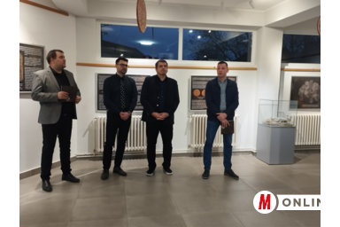 A kiállítást Kiss Igor, a kkt elnöke, Raško Ramadanski régész-kurátor, dr. Marek Budaj numizmatikus és Nemanja Karapandžić, az Óbecsei Városi Múzeum főmuzeológusa, történésze nyitotta meg
