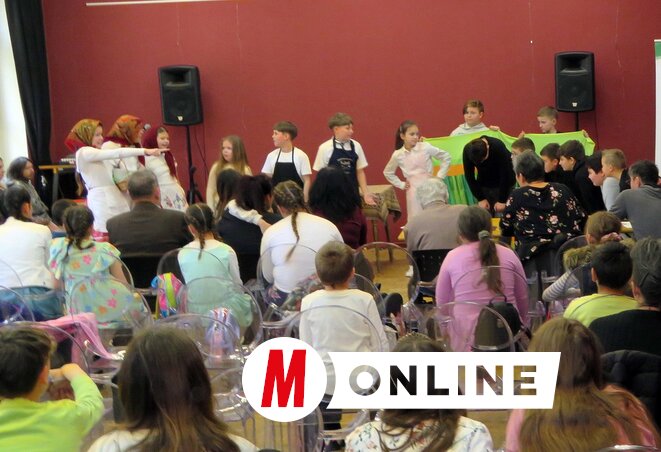 A muzslyaiak csoportja (Fotó: Kecskés István felvétele)