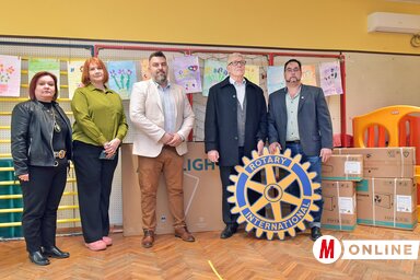 A zentai Rotary Club és a Hófehérke Óvoda képviselői (Fotó: Gergely Árpád felvétele)