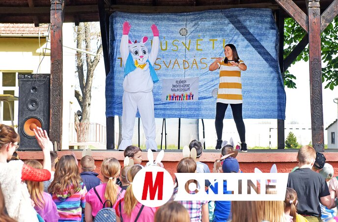 A gyerekek együtt táncoltak a húsvéti nyuszival (Fotó: Gergely Árpád felvétele)