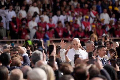 A katolikus egyházfő az első pápa, aki az elmúlt csaknem ötszáz év alatt ellátogatott a Földközi-tenger partján fekvő hercegségbe (Fotó: Beta/AP)