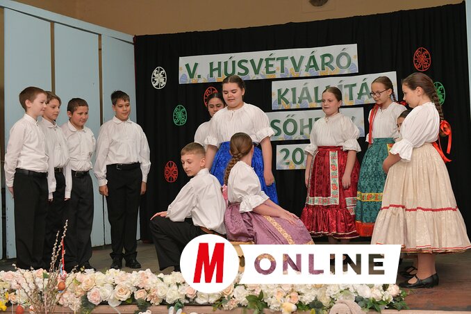 Az ünnepi műsorban helyi és környékbeli gyermekek szerepeltek, de akadtak magyarországi fellépők is (Gergely József felvétele)