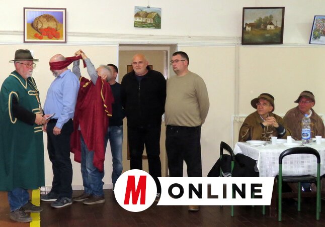 A mézlovagok próbatétele