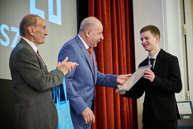 Dr. Sulyok Tamás Facebook-oldala