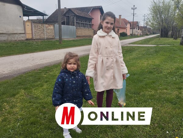 A péterrévei lányok is keresgélték a csokitojásokat  / Kancsár Izabella  felvétele