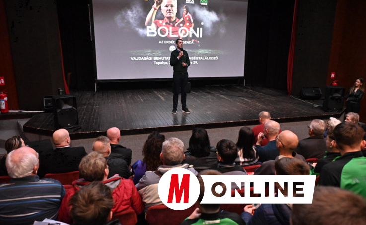 Dr. Pásztor Bálint köszöntője a filmvetítés előtt / Ótos András felvétele