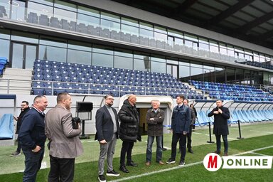 Stadionvizit: a legendás labdarúgó vendéglátói társaságában / Ótos András felvétele