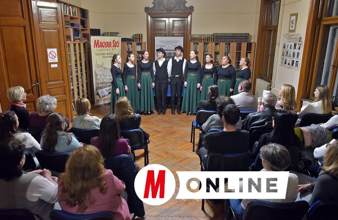 Az est hangulatát a fiatal népdalénekesek emelték  / Gergely Árpád felvétele