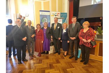 Csoportkép a kitüntetettekkel és résztvevőkkel / Facebook