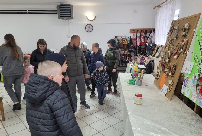 Nagy az érdeklődés a húsvéti kiállítás iránt / Fotó: Lakatos János