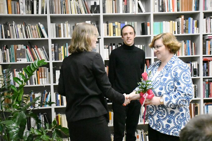 Kállai Göblös Nikoletta átveszi a díjat