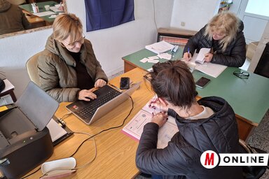 Fogadják a kérvényeket a Szülőföldön Magyarul pályázatra (Fotó: Paraczky László)