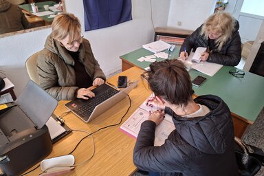 Fogadják a kérvényeket a Szülőföldön Magyarul pályázatra (Fotó: Paraczky László)