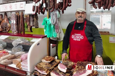 Húsvét előtt legkeresettebb a sonka, a csülök és a kolbász (Tóth Péter felvétele)