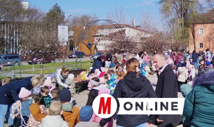 Szatmári Adrián polgármester is kilátogatott a térre (Herceg Elizabetta felvétele)