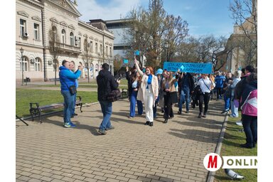 Séta az autizmusért Óbecse központjában (Kancsár Izabella felvétele)