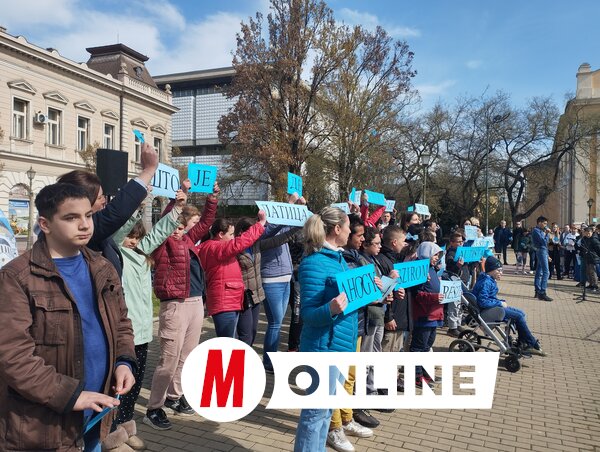 A Testvériség Általános és Iskola diákjai alkalmi műsorral készültek (Kancsár Izabella felvétele)