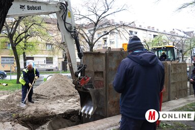 A város területén, beleértve a környező, peremvárosi településeket is, több mint húsz helyszínen zajlanak útkarbantartási munkálatok (Fotó: Dávid Csilla felvétele)