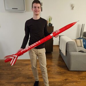 Kis Botond és a Proxima-I rakéta/Fotó: Facebook / Rabbit_Aerospace