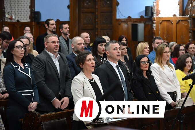 László Edit és Kartali Róbert kollégáikkal a Hét Nap születésnapi rendezvényén (Molnár Edvárd felvétele)