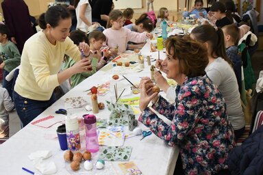 Gyerekek és szüleik örömmel alkotnak / Fotó: Paraczky László