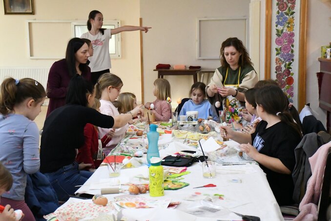 Vidám hangulatban telik a műhelymunka
